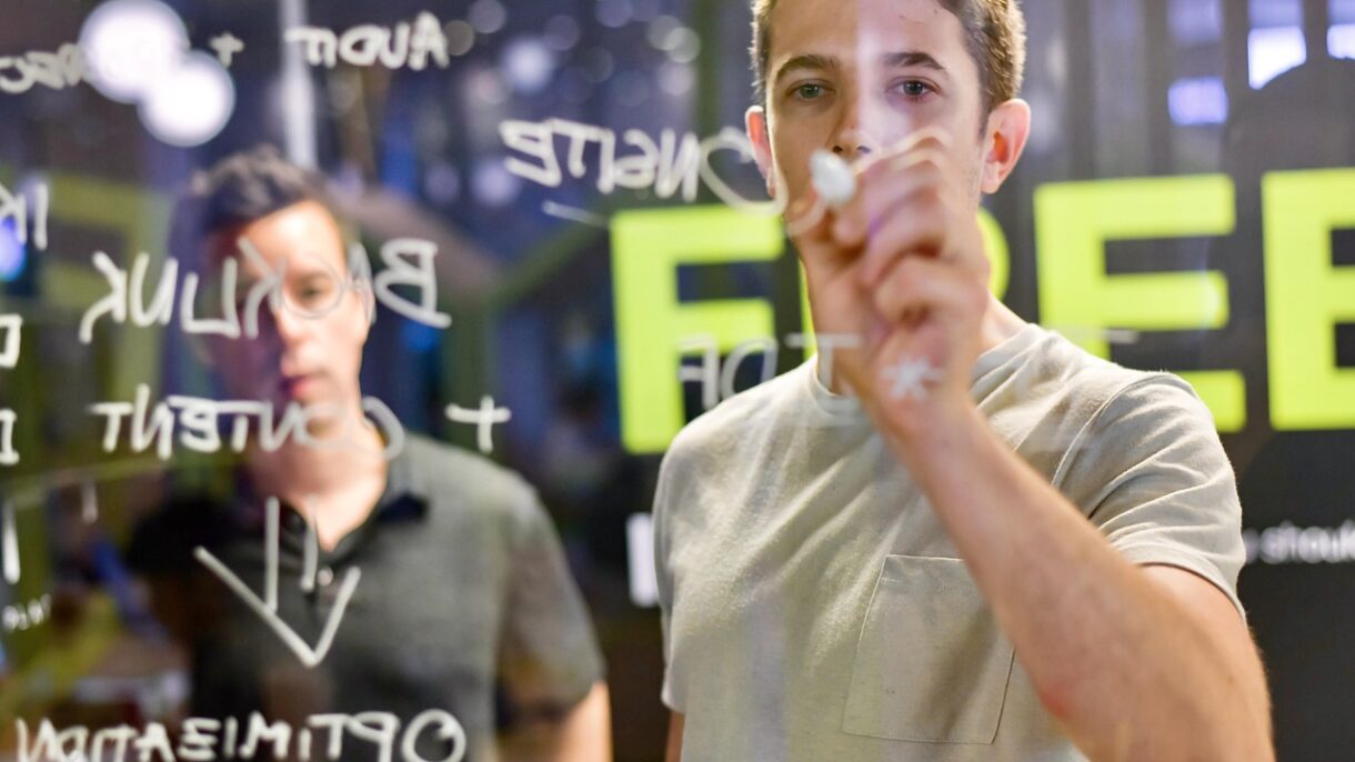 trouver un freelance spécialiste en stratégie digitale professionnel et économique